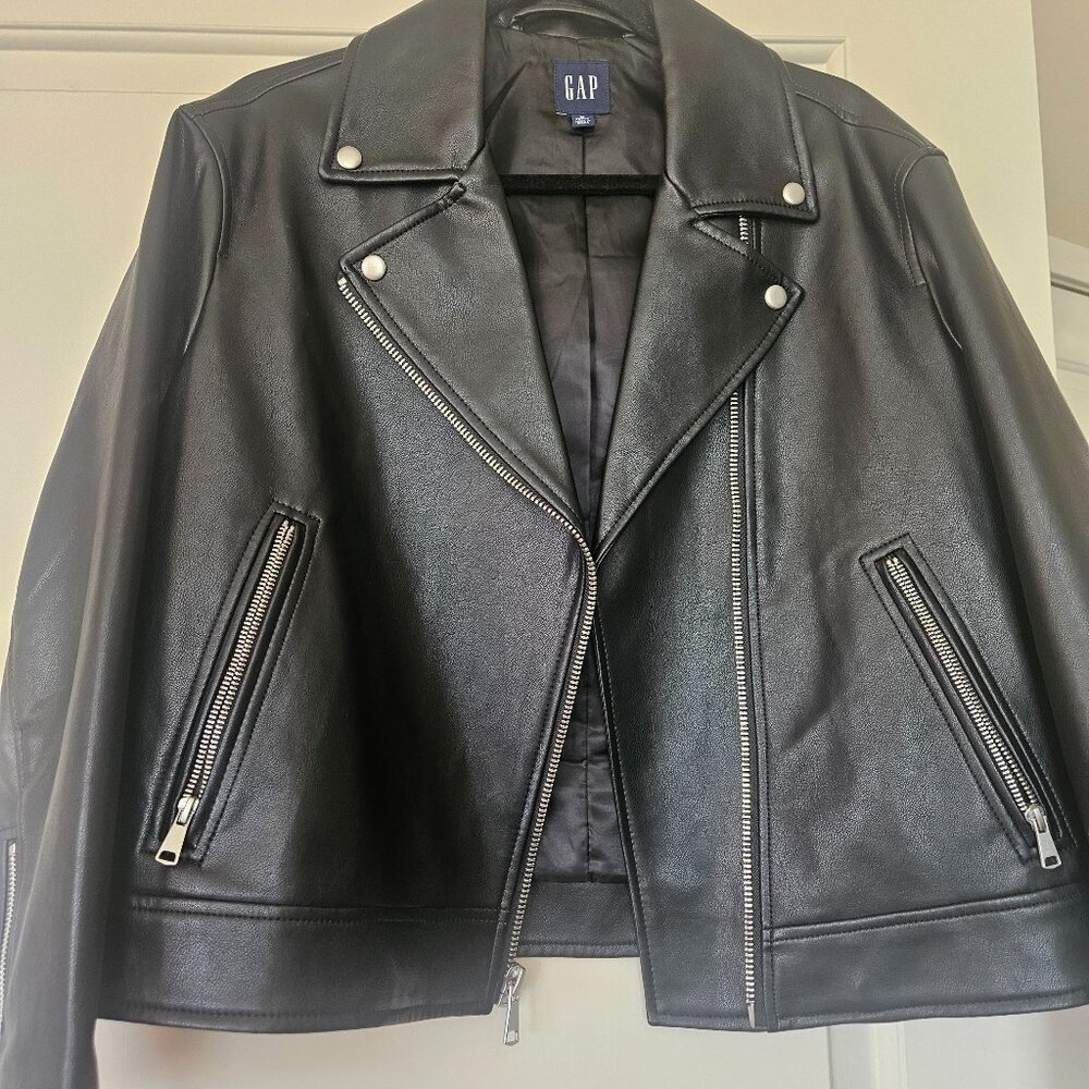 Gap Factory Women’s Vegan Leather Moto Jacket Black Size M Petite - Picture 2 of 5